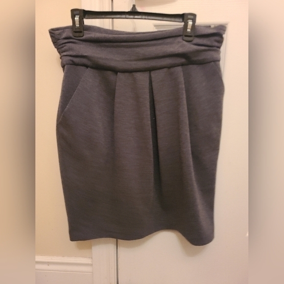 BCBGMaxazria Womens Gray Pleated  Pencil Skirt Side Zip Jersey Material Size L - Picture 3 of 5
